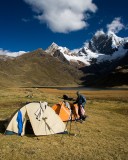 img_0391 Eu-Jin hanging his laundry on the tent in Mitococha. Taken by Raymond Woo.