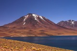 crw_2860 Volcan Miscanti (5622 m / 18444 ft) and the deep blue Laguna Miscanti.